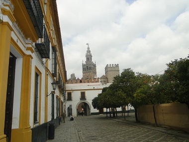 Exit from Alcazar to Giralda