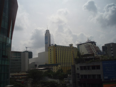 Torre Bayoke desde el sky train