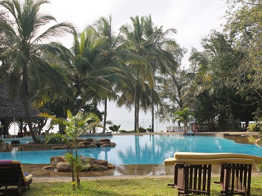 Papillion Lagoon Reef swimming pool
