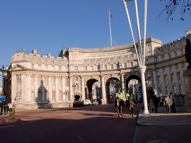 Admiralty Arch heading to Trafalgar Square