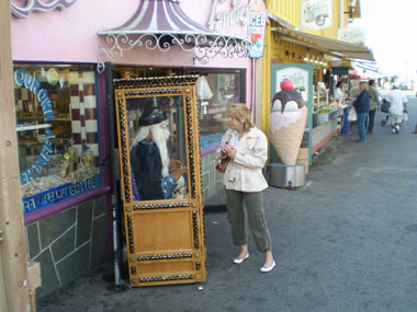 Zoltar on pier